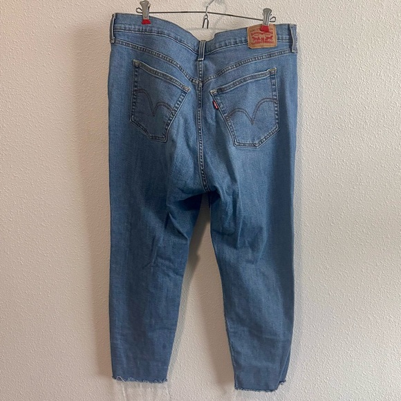 Levi’s • Wedgie Distressed Skinny Jean - Picture 3 of 6